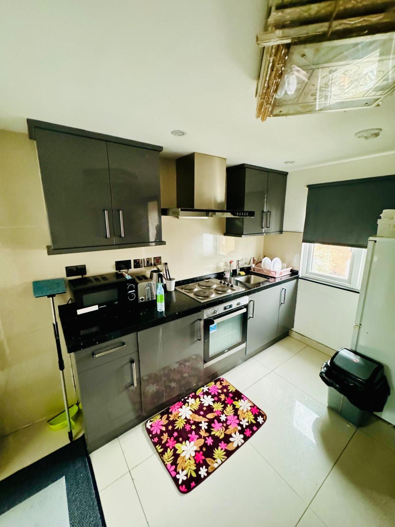 The Great Falcon Accommodation Лондон Екстер'єр фото