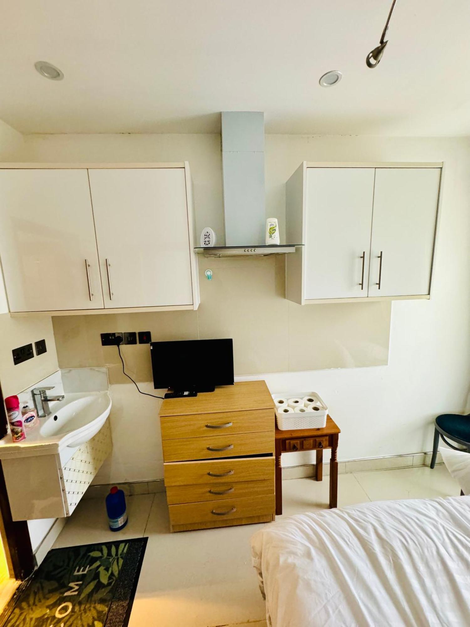 The Great Falcon Accommodation Лондон Екстер'єр фото