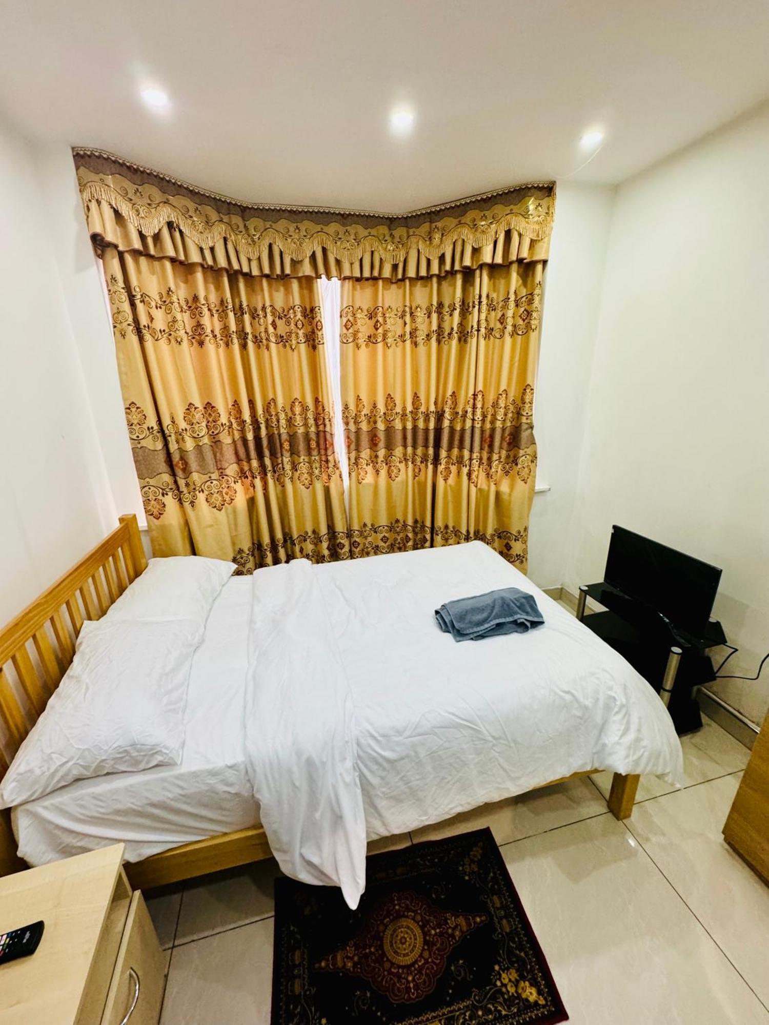 The Great Falcon Accommodation Лондон Екстер'єр фото