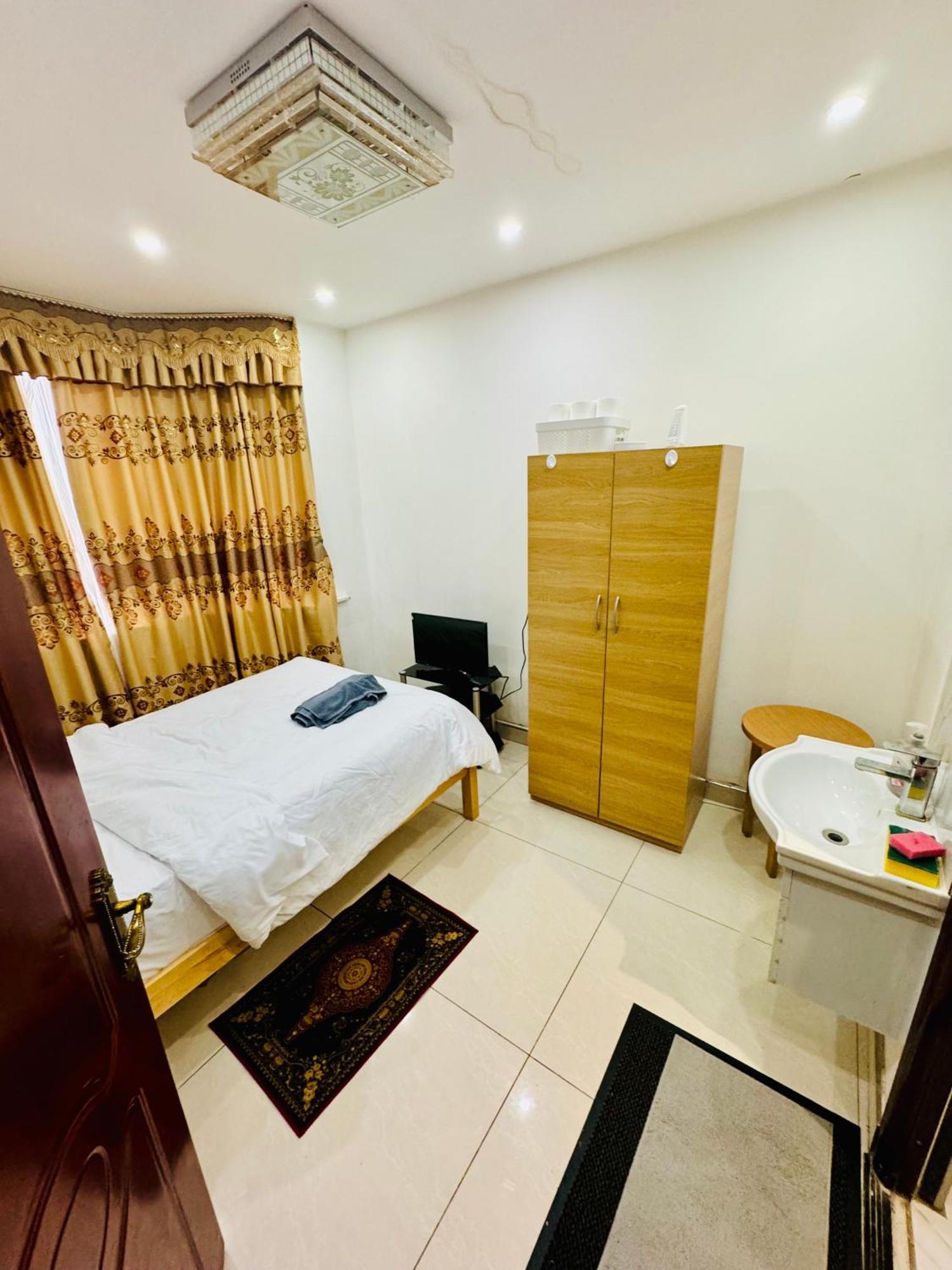 The Great Falcon Accommodation Лондон Екстер'єр фото